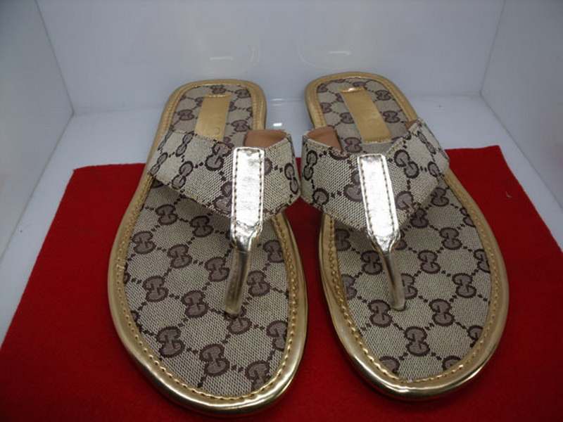 Gucci Slippers Woman--005